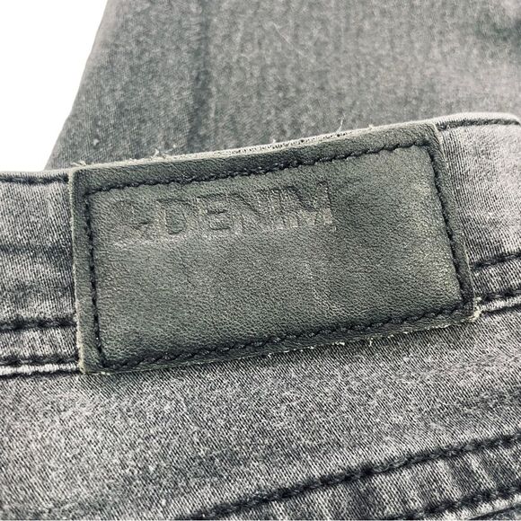 10/$25🦋 H&M &Denim Black Raw Hem Skinny Jeans - Size 25 - Picture 6 of 13